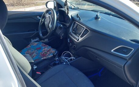 Hyundai Solaris II рестайлинг, 2017 год, 650 000 рублей, 5 фотография