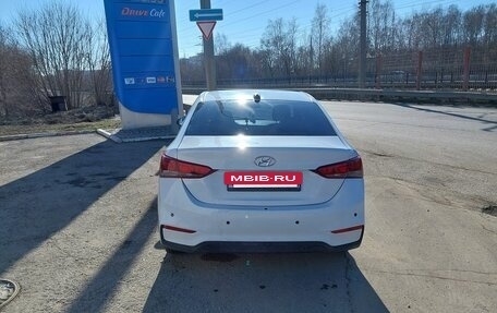 Hyundai Solaris II рестайлинг, 2017 год, 650 000 рублей, 3 фотография