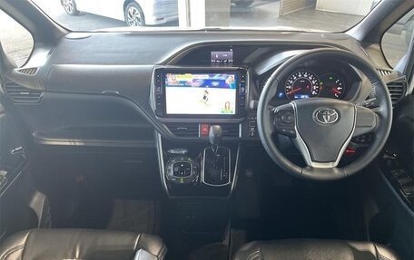 Toyota Voxy III, 2021 год, 1 770 000 рублей, 7 фотография