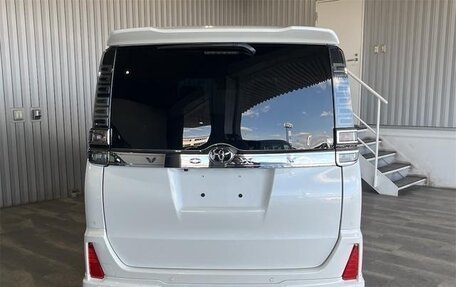 Toyota Voxy III, 2021 год, 1 770 000 рублей, 3 фотография