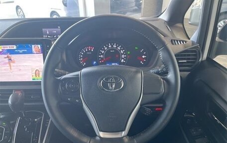 Toyota Voxy III, 2021 год, 1 770 000 рублей, 8 фотография