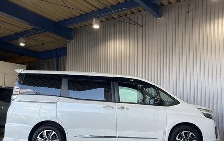 Toyota Voxy III, 2021 год, 1 770 000 рублей, 6 фотография