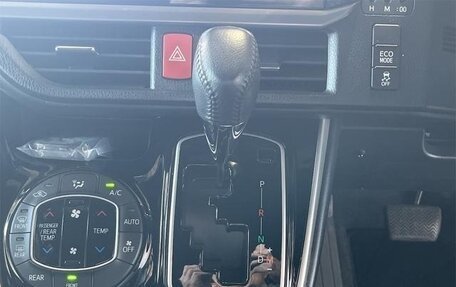 Toyota Voxy III, 2021 год, 1 770 000 рублей, 23 фотография