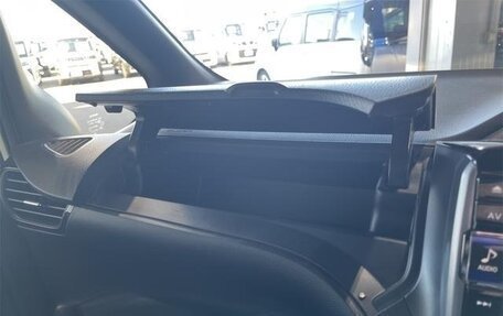 Toyota Voxy III, 2021 год, 1 770 000 рублей, 37 фотография