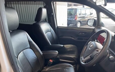 Toyota Voxy III, 2021 год, 1 770 000 рублей, 34 фотография