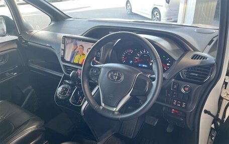 Toyota Voxy III, 2021 год, 1 770 000 рублей, 39 фотография