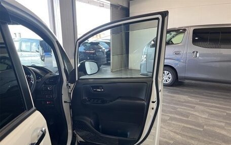 Toyota Voxy III, 2021 год, 1 770 000 рублей, 32 фотография