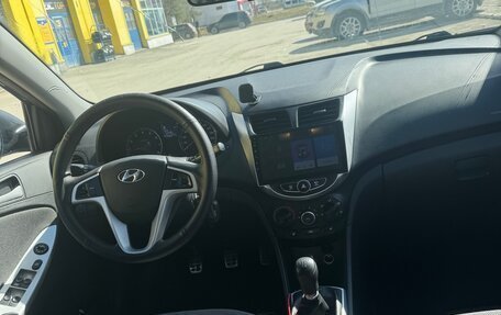 Hyundai Solaris II рестайлинг, 2012 год, 690 000 рублей, 8 фотография