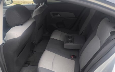 Chevrolet Cruze II, 2010 год, 445 000 рублей, 3 фотография