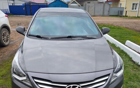 Hyundai Solaris II рестайлинг, 2014 год, 999 999 рублей, 1 фотография