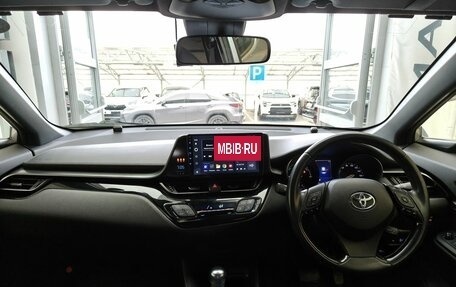 Toyota C-HR I рестайлинг, 2018 год, 1 950 000 рублей, 8 фотография