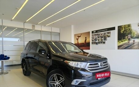 Toyota Highlander III, 2013 год, 1 730 000 рублей, 3 фотография