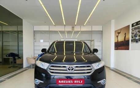 Toyota Highlander III, 2013 год, 1 730 000 рублей, 2 фотография