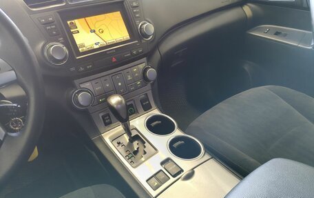 Toyota Highlander III, 2013 год, 1 730 000 рублей, 11 фотография