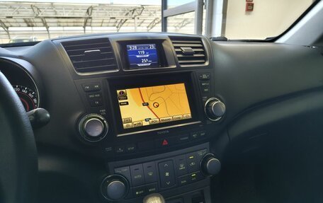 Toyota Highlander III, 2013 год, 1 730 000 рублей, 12 фотография