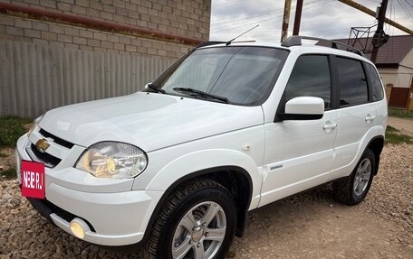 Chevrolet Niva I рестайлинг, 2014 год, 690 000 рублей, 3 фотография