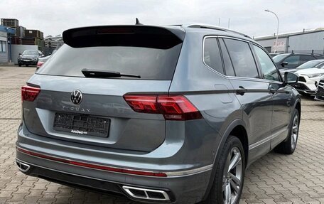 Volkswagen Tiguan II, 2022 год, 2 600 000 рублей, 3 фотография