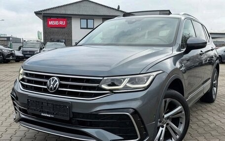 Volkswagen Tiguan II, 2022 год, 2 600 000 рублей, 10 фотография