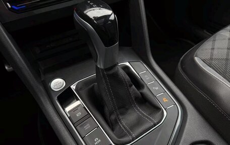 Volkswagen Tiguan II, 2022 год, 2 600 000 рублей, 12 фотография