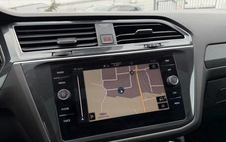 Volkswagen Tiguan II, 2022 год, 2 600 000 рублей, 13 фотография