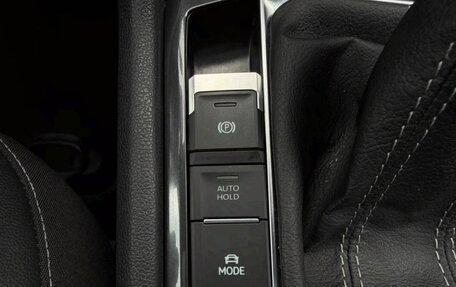 Volkswagen Tiguan II, 2022 год, 2 600 000 рублей, 17 фотография