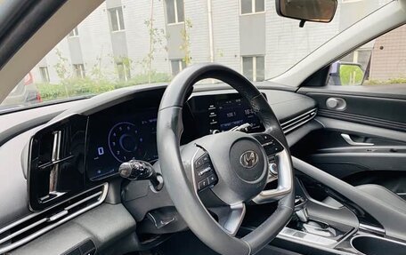 Hyundai Elantra, 2022 год, 1 370 000 рублей, 10 фотография