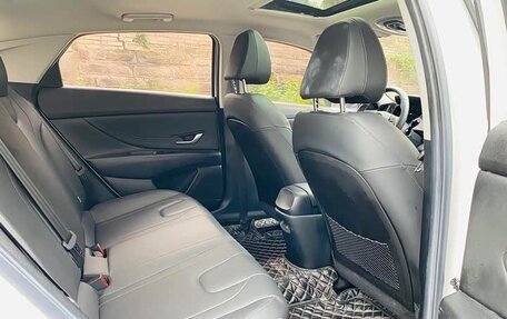 Hyundai Elantra, 2022 год, 1 370 000 рублей, 16 фотография