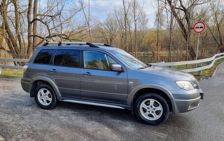 Mitsubishi Outlander III рестайлинг 3, 2004 год, 530 000 рублей, 2 фотография