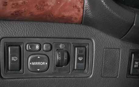 Toyota Avensis III рестайлинг, 2003 год, 599 000 рублей, 21 фотография