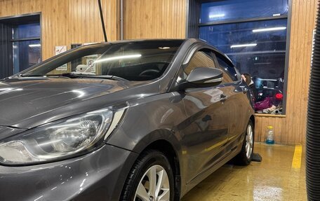 Hyundai Solaris II рестайлинг, 2011 год, 850 000 рублей, 3 фотография