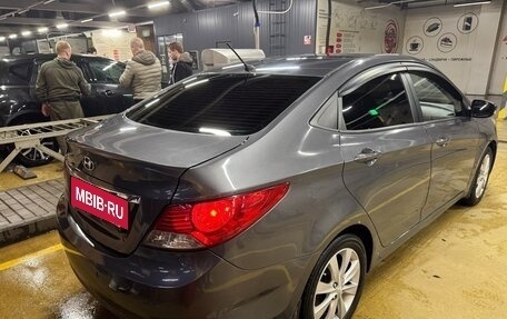 Hyundai Solaris II рестайлинг, 2011 год, 850 000 рублей, 4 фотография