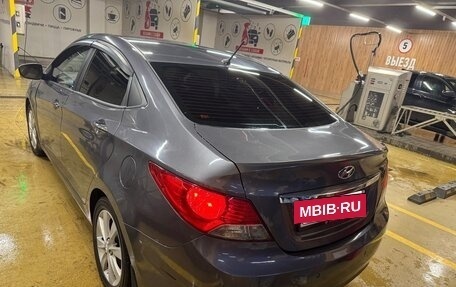 Hyundai Solaris II рестайлинг, 2011 год, 850 000 рублей, 5 фотография