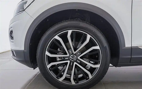 Volkswagen T-Roc I, 2022 год, 1 379 000 рублей, 6 фотография