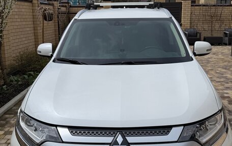 Mitsubishi Outlander III рестайлинг 3, 2019 год, 2 200 000 рублей, 1 фотография