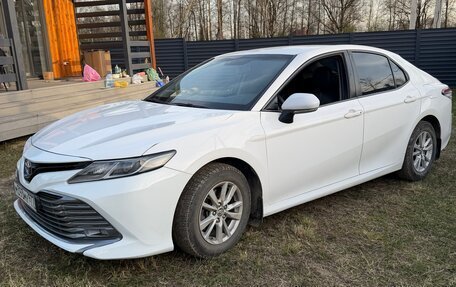 Toyota Camry, 2019 год, 1 800 000 рублей, 5 фотография