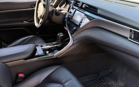 Toyota Camry, 2019 год, 1 800 000 рублей, 9 фотография