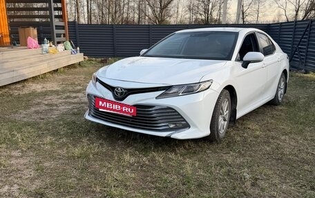 Toyota Camry, 2019 год, 1 800 000 рублей, 3 фотография