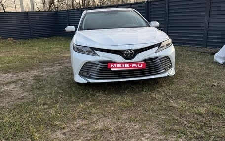Toyota Camry, 2019 год, 1 800 000 рублей, 4 фотография