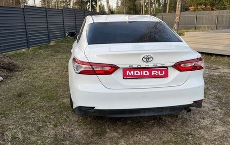 Toyota Camry, 2019 год, 1 800 000 рублей, 6 фотография