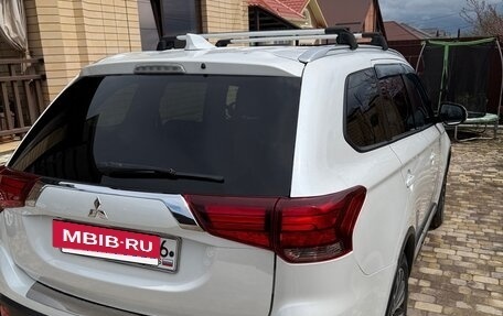 Mitsubishi Outlander III рестайлинг 3, 2019 год, 2 200 000 рублей, 4 фотография