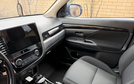 Mitsubishi Outlander III рестайлинг 3, 2019 год, 2 200 000 рублей, 8 фотография