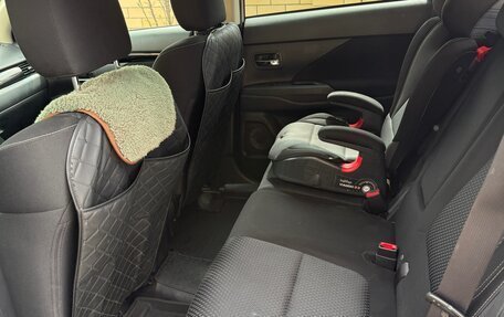 Mitsubishi Outlander III рестайлинг 3, 2019 год, 2 200 000 рублей, 9 фотография