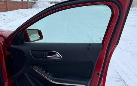 Mercedes-Benz A-Класс, 2015 год, 1 350 000 рублей, 24 фотография