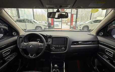 Mitsubishi Outlander III рестайлинг 3, 2021 год, 2 030 000 рублей, 7 фотография