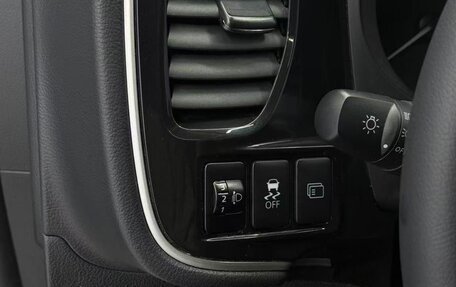 Mitsubishi Outlander III рестайлинг 3, 2021 год, 2 030 000 рублей, 14 фотография