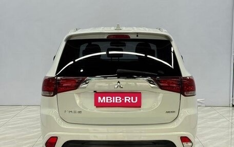 Mitsubishi Outlander III рестайлинг 3, 2021 год, 2 030 000 рублей, 3 фотография
