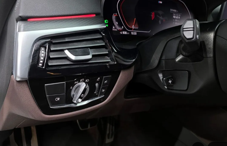 BMW 5 серия G30, 2022 год, 5 080 000 рублей, 14 фотография