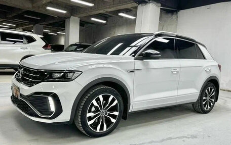 Volkswagen T-Roc I, 2022 год, 1 590 000 рублей, 1 фотография