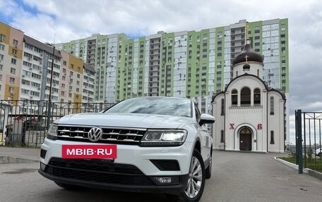Volkswagen Tiguan II, 2019 год, 2 300 000 рублей, 2 фотография