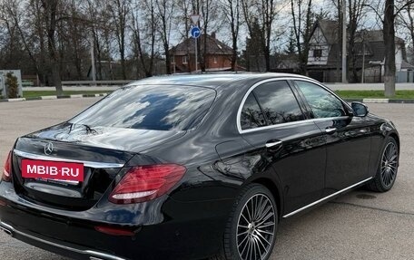 Mercedes-Benz E-Класс, 2019 год, 3 950 000 рублей, 4 фотография